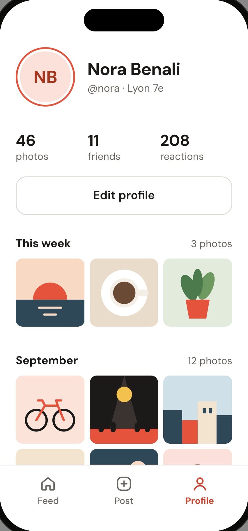 Nora’s profile in the Cercle app: her photos from this week and from September.