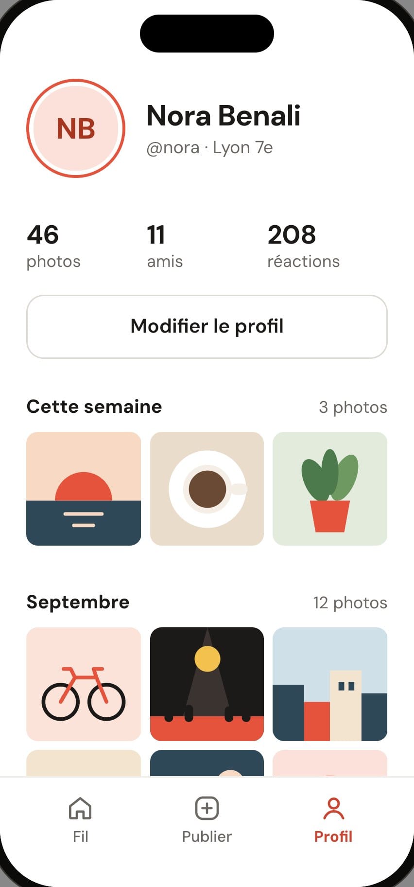 Profil de Nora dans l’app Cercle : ses photos de la semaine et de septembre.