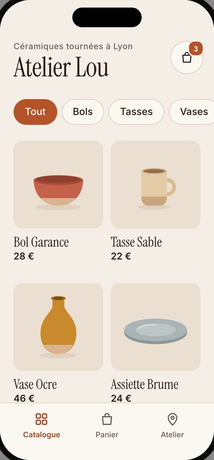 Écran Catalogue de l’app Atelier Lou : quatre céramiques en grille avec leur prix.